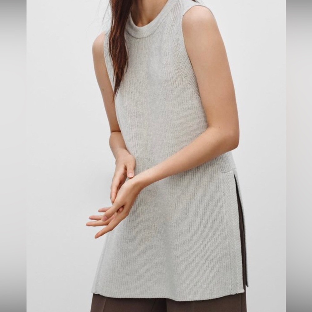Aritzia-Wilfred Silver Grey Sleeveless Knit Sweater/ Yarn Made in Italy